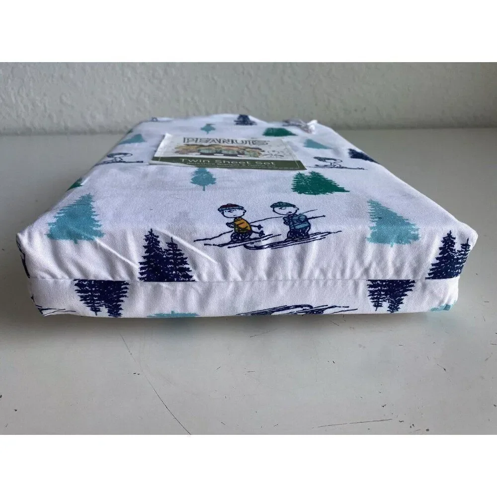 Peanuts Snoopy Charlie Brown Linus Skiing Holiday Christmas TWIN SIZE Sheet Set‎